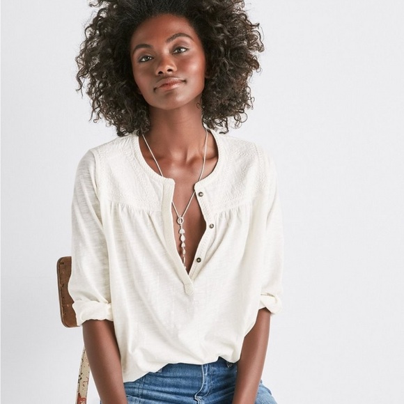 Lucky Brand Tops - Lucky Brand Vintage White Embroidered V-Neck Long Sleeve Split Neck Size Medium